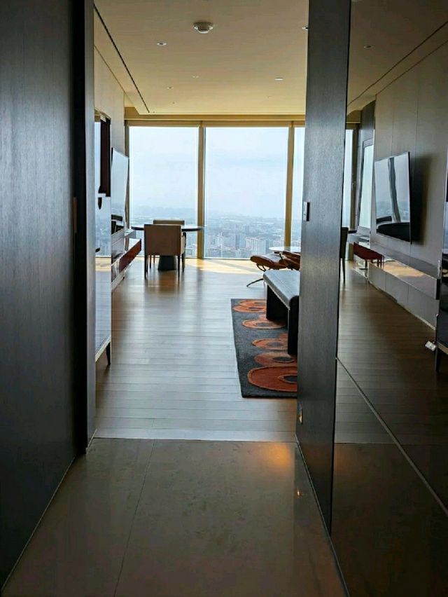 LUXURY HOTELL ALL THE WAY.