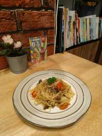 Hidden Cozy Corner in JB You’ll Love!