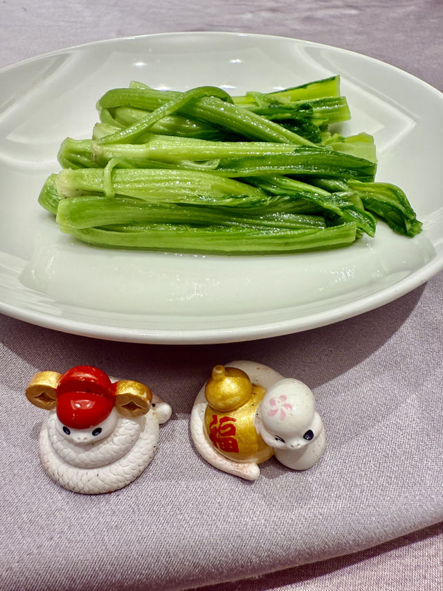 感謝Eric請大家給我過生日.美食.美酒加好友.鮮花.蛋糕真開心
