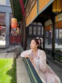 แต่งชุดฮั่นฝูเดินเล่นในเมืองโบราณ