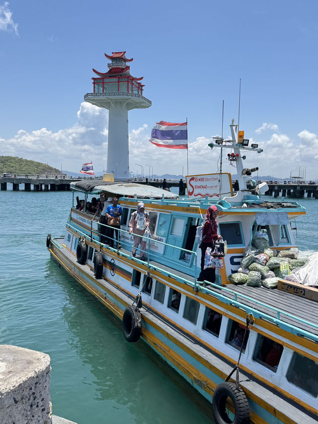 รีวิว: นั่งเรือข้ามฟากจากท่าเรือเกาะลอยไปเกาะสีชัง