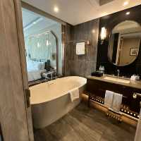 Vinpearl Landmark 81, Autograph Collection