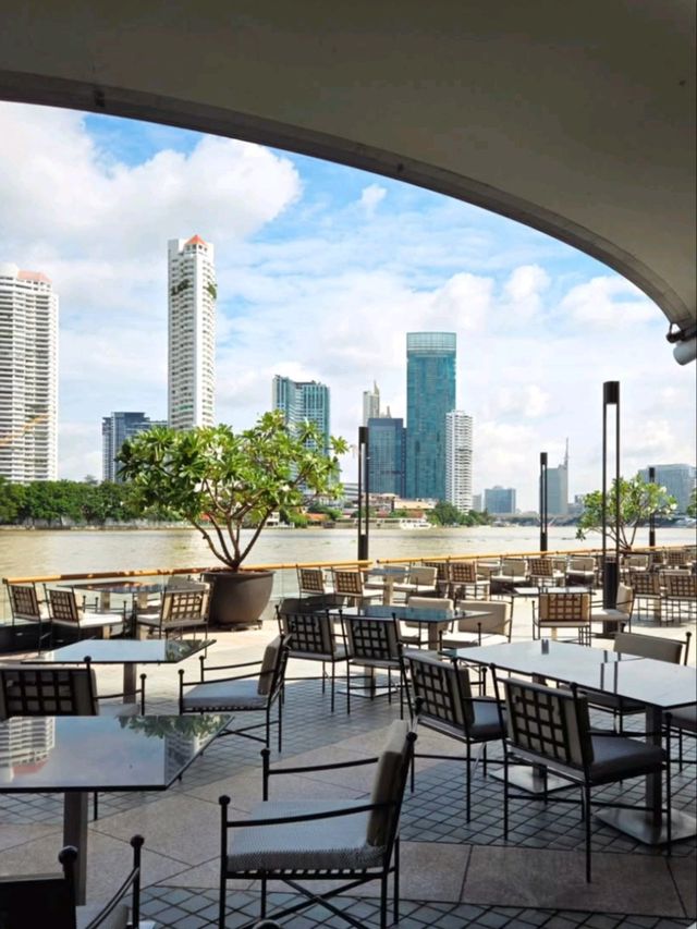 🏞️ Chatrium Riverside Bangkok – Where City Buzz Meets Riverside Bliss