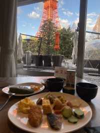 東京王子飯店～餐廳可看到東京鐵塔～房間好大啊～