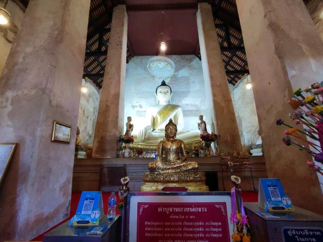 พามากราบสักการะหลวงพ่อขาวอายุ 600 กว่าปี