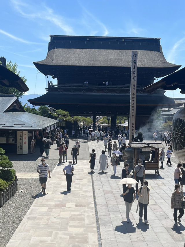 ⛩【長野・善光寺】一度は詣でたい「無宗派」の祈りの場。闇をくぐって心が洗われる体験