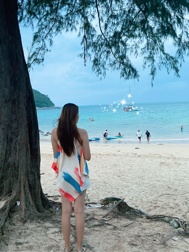 เดินเล่นริมหาดราไวย์