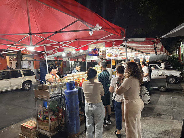 【Hot Dogs El Chino｜深夜に食べる、チーズたっぷり“全部のせ”ホットドッグ🌭】