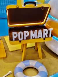 芭達雅｜Central Pattaya POP Mart 泡泡瑪特快閃店一走進就想全包！POP MART Central Pattaya成為收藏控的朝聖地，人手一袋