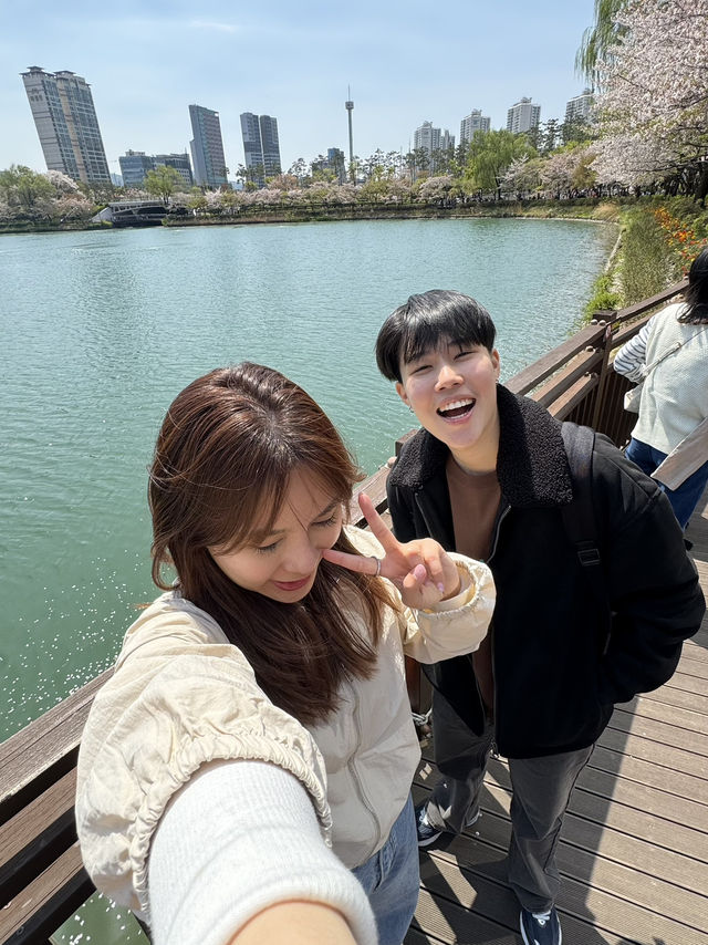 ชมวิวพ็อตกตที่มุมทะเลสาบ seokchon lake😍