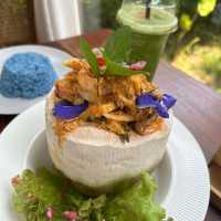 Montra Cafe – นครนายก คาเฟ่ในสวนเขียวขจี