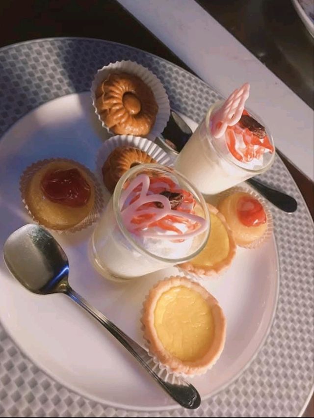 บุฟเฟต์นานาชาติ ตึกใบหยก ช่วงค่ำ