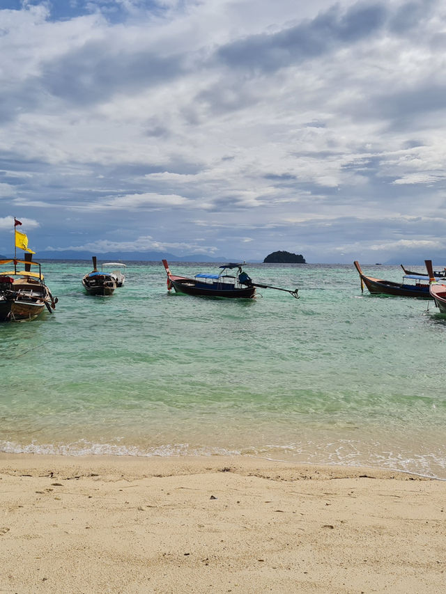 ปล่อยใจชิวที่หลีเป๊ะ ที่ Cast away resort