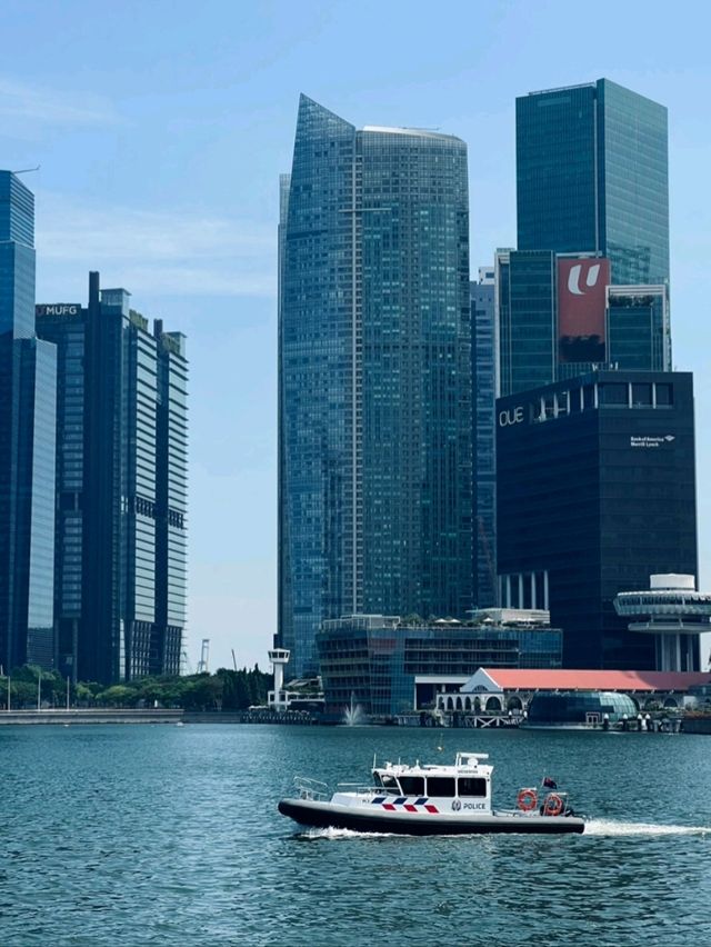 🦁✨ Roar with the Icon! – Merlion Park Singapore 