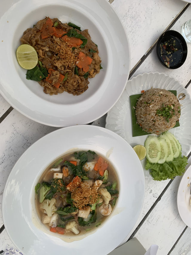บ้านกุ้งมังกร Restaurant 