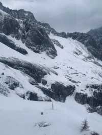 White Silence: The Beauty of Yu Long(Jade Dragon Snow Mountain)
