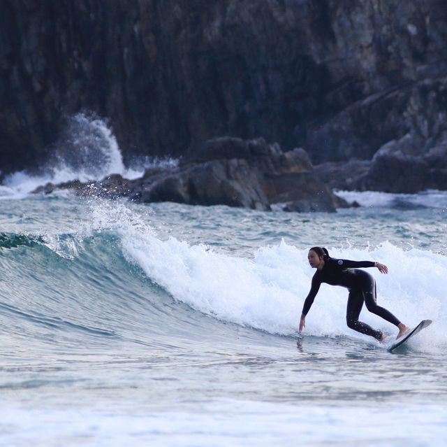 Big Wave Bay: Riding Hong Kong’s Coastal Rhythm🏄‍♂️🌊
