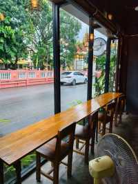 ร้านคาเฟ่ผสมความวินเทจ ณ นายปลาวาฬ (W52) คาเฟ่