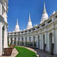 สักการะพระเจดีย์แบบมีแกนกลาง หนึ่งเดียวของไทย