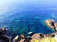 空と海が、すぐそこにある島で