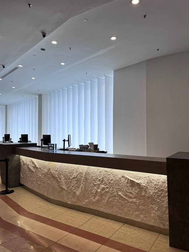World’s Largest Welcome – First World Hotel Lobby Buzz