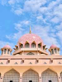 Putra Mosque, Putrajaya – A Modern Marvel with Traditional Charm