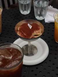 1986 Cafe & Stay