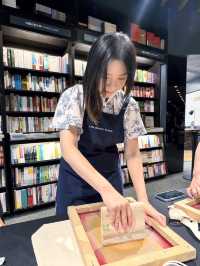 藏身書店內的💎珠寶藝術展