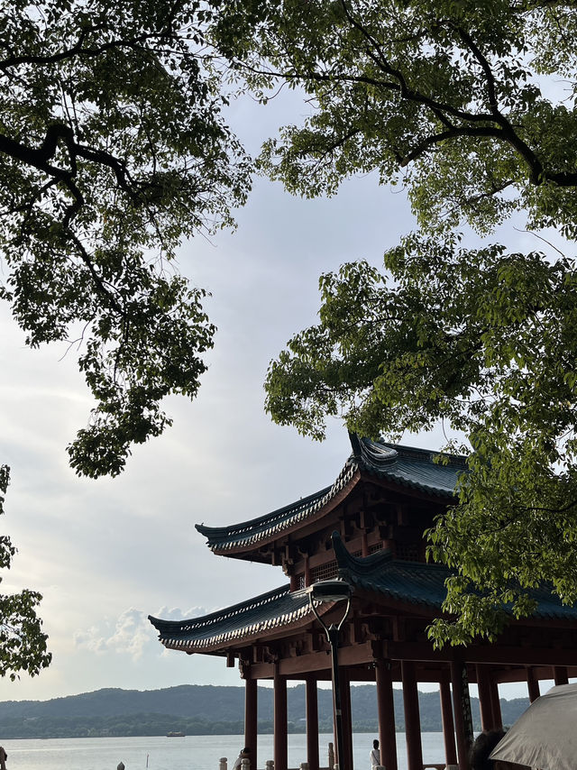 Golden Hour at West Lake 🌅 – A Must-See in Hangzhou