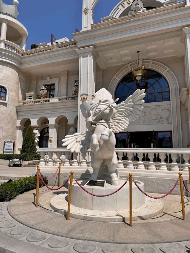 “Pop Land Beijing: Pop Mart Icons in a Lively Park of Collectible Dreams”