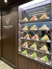 呢間以入口即溶可麗餅而聞名嘅甜品店 melt-in-your mouth crepes 大家一定要嚟試吓