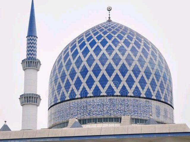 Masjid Sultan Salahuddin Abdul Aziz Shah: The Blue Mosque of Malaysia 🕌✨