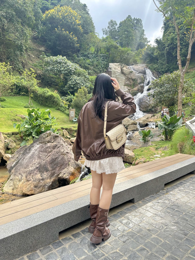 🍃คาเฟ่สไตล์แคมป์มีน้ำตกอลังมาก🤩