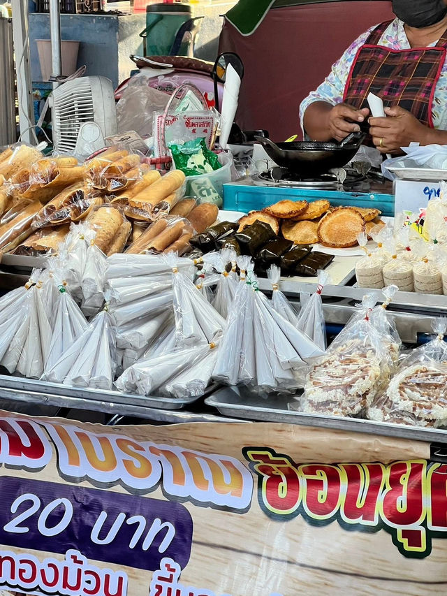 ตลาดนัดริมทะเล ปากน้ำหลังสวน – ชิลล์บรรยากาศทะเล