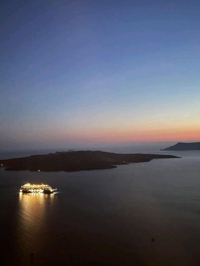 Exploring Fira’s Charm and Views Exploring Fira’s Charm and Views