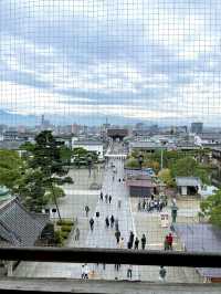 入母屋造の楼門 山門外からの景色が素晴らしい