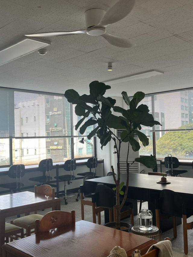 🌲💐제주에 위치한 시간 보내기 좋은 카페 ‘김금’