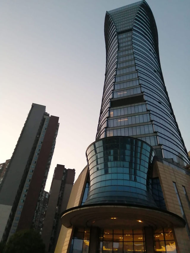 中國湖南 吉首市 大庸夜景 皇冠假日酒店