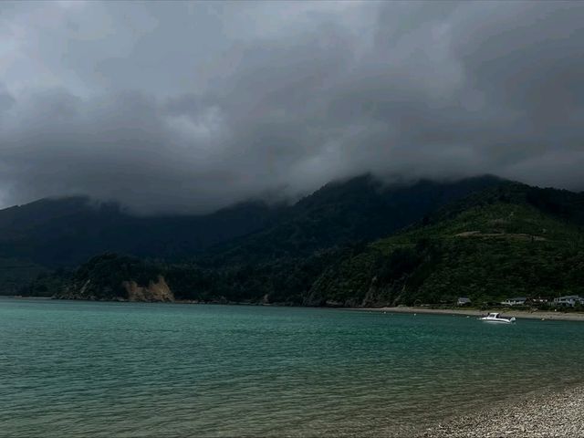 Where Ocean Power Shapes a Stunning Coastal Escape Where Ocean Power Shapes a Stunning Coastal Escape