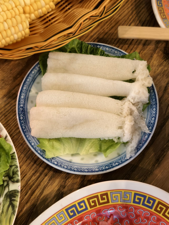 七十年代風裝修火鍋店，抵食二人套餐