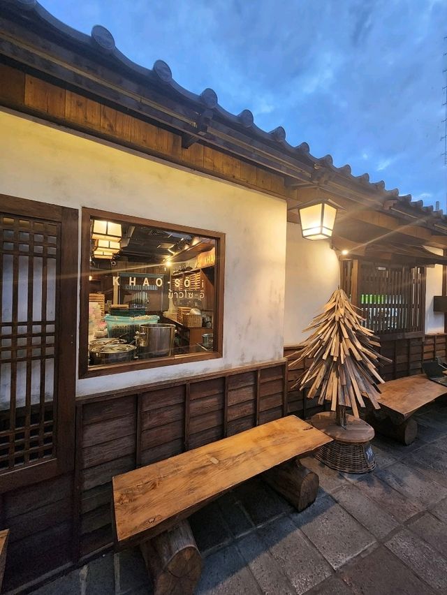 Bangkok Eats: A Thai Gem With Japanese Vibes 🍜✨