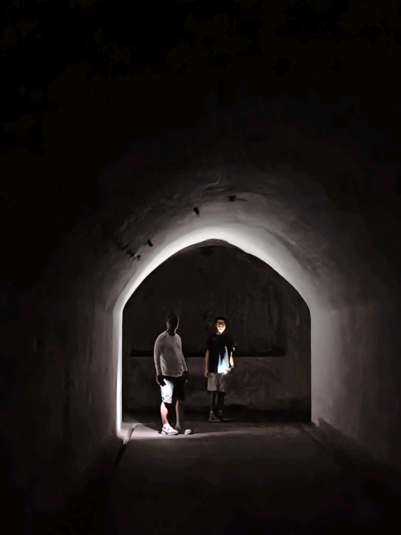 주안다 삼림 공원의 시원한 동굴로 잠깐 떠나는 짧은 여행. 반둥에는 없는 게 없네요.