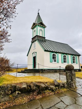 辛格瓦爾教堂的秘密歷史：冰島最迷人的教堂⛪✨