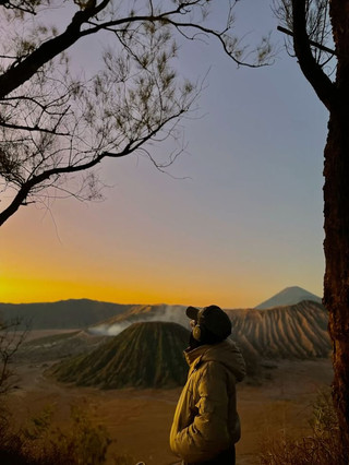 Chasing the Sun Over the Volcanic Sea: My Mount Bromo Sunrise Story