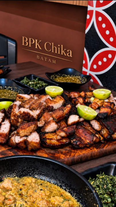 Batam’s Charcoal-Grilled Pork Feast 🔥