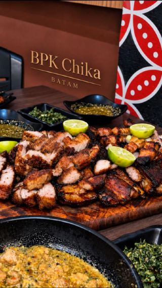 Batam’s Charcoal-Grilled Pork Feast 🔥