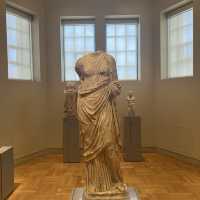  🏛️ 探索文化與歷史的寶庫：皇家安大略博物館（ROM） 🌍