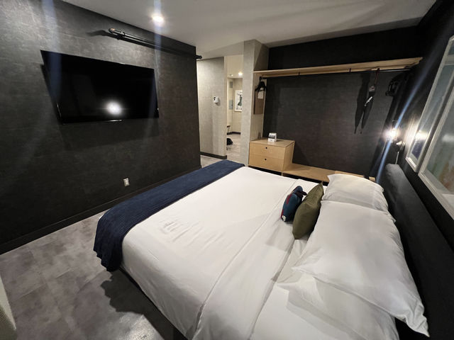 Chic and Stylish Stay at The Anndore House, Toronto 🇨🇦