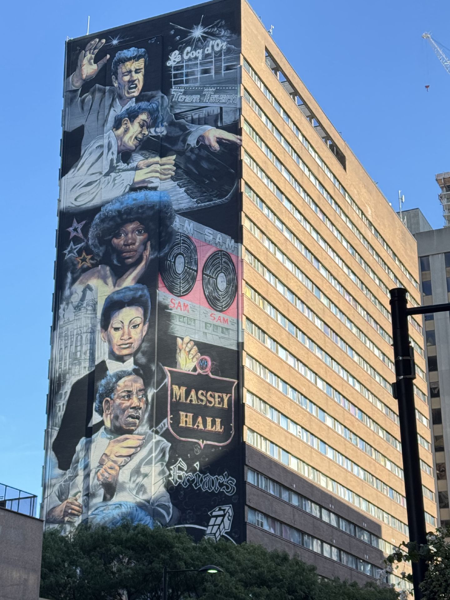 Experience the Artistic Vibe of Richmond Hill's Yonge Street