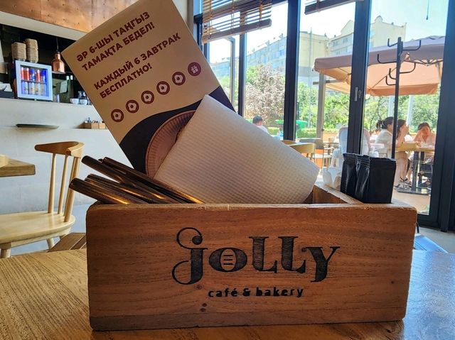 여행중에 보내는 생일에 좀 특별하게 만난 카페~~ "Jolly"